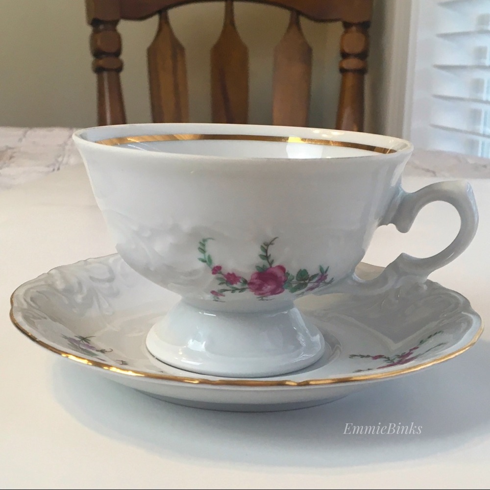 Vintage 1940’s Wawel Fine Porcelain China Poland Rose Garden Gold Trim Cup Set